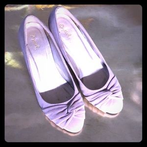Beautiful low heel dress shoe